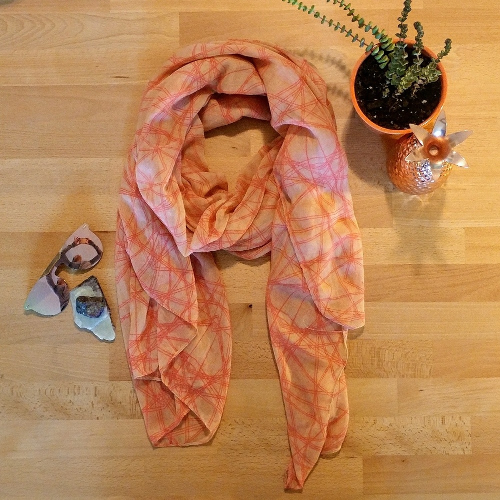 Geographic line patterened scarf